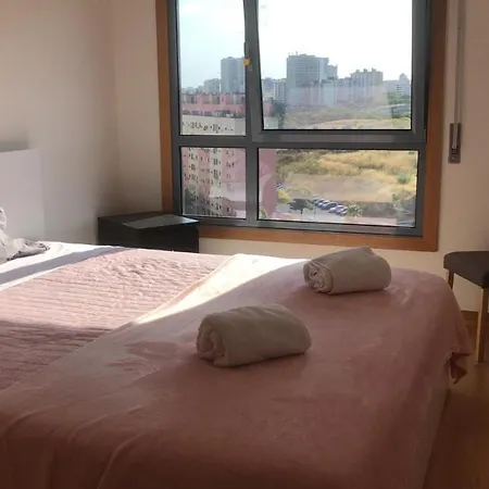 Apartamento Inteiro, Simples E Luxuoso, 13 Piso. Lisboa