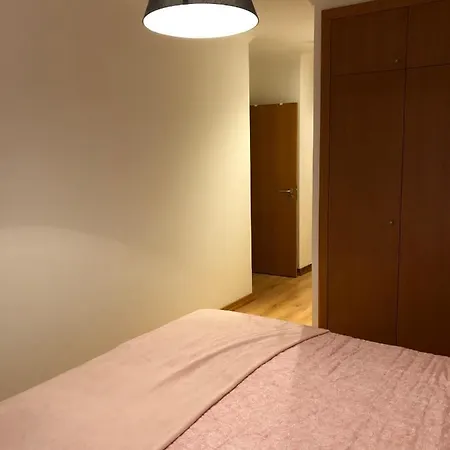 Apartamento Inteiro, Simples E Luxuoso, 13 Piso. * Lisboa