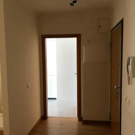 Apartamento Inteiro, Simples E Luxuoso, 13 Piso. * Lisboa